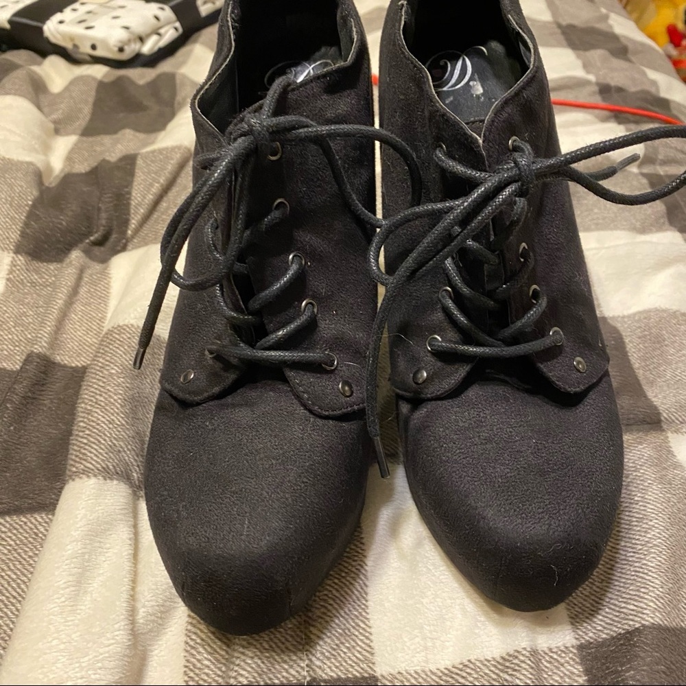 Black lace up heels - Picture 2 of 7